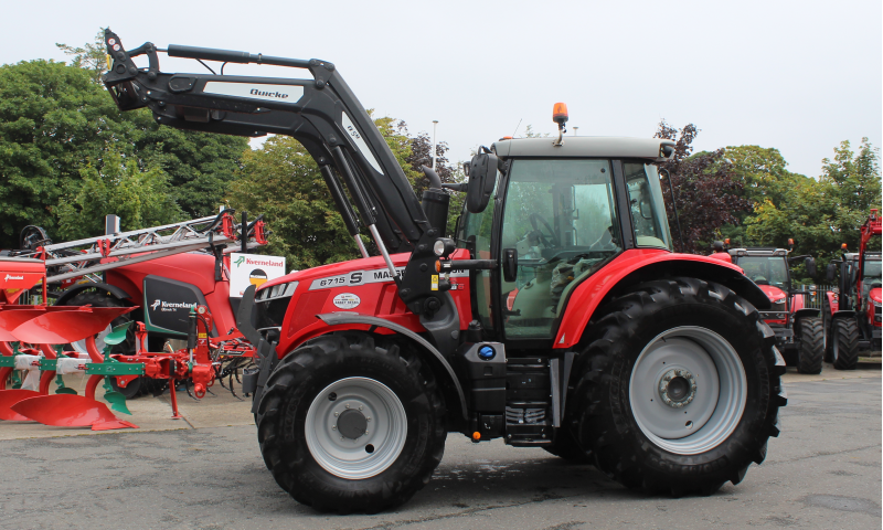 Massey Ferguson 6715S